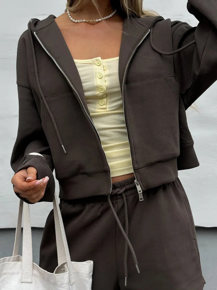 Kvinnors kortärmad hoodie och kort jogger set Mirla-Eva Jonsson