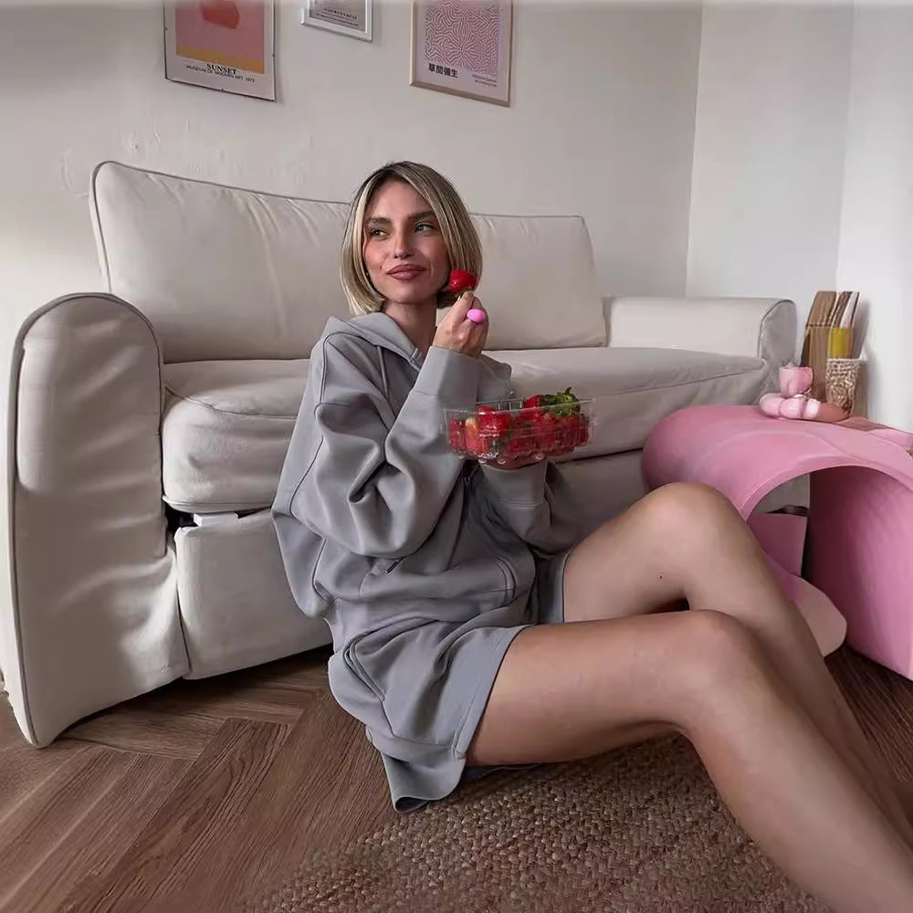 Kvinnors kortärmad hoodie och kort jogger set Mirla-Eva Jonsson