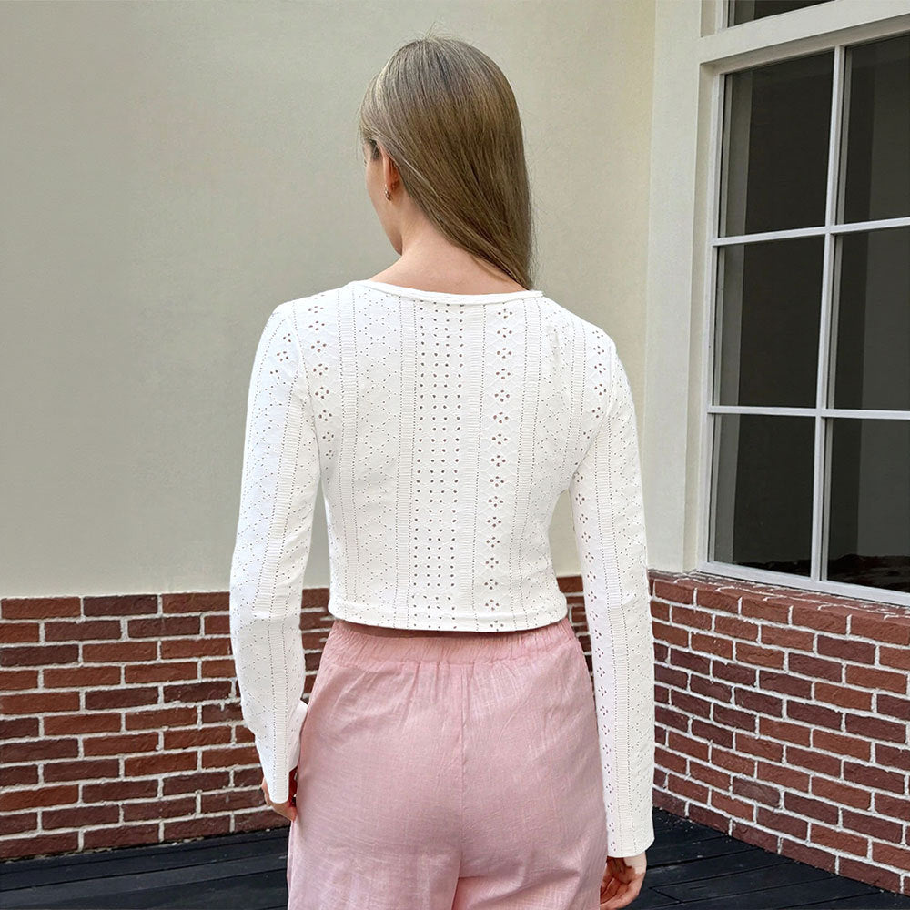 Kvinnors kortärmad långärmad skjorta med elegant snörning och fin ögla broderi Mirla-Eva Jonsson