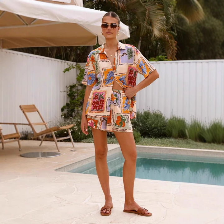 Kvinnors kortärmad skjorta med matchande shorts i blommönster Mirla-Eva Jonsson