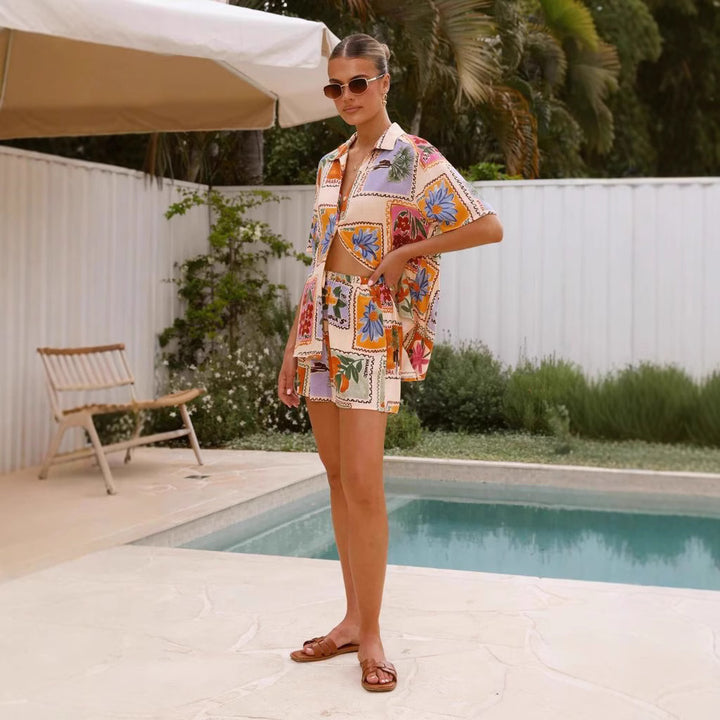 Kvinnors kortärmad skjorta med matchande shorts i blommönster Mirla-Eva Jonsson