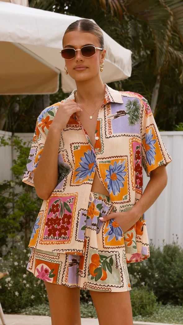 Kvinnors kortärmad skjorta med matchande shorts i blommönster Mirla-Eva Jonsson