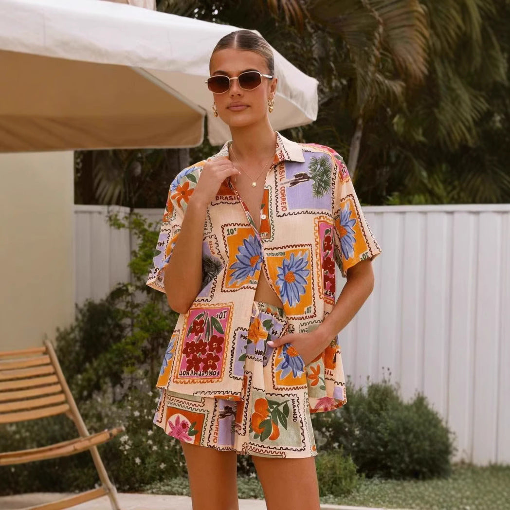 Kvinnors kortärmad skjorta med matchande shorts i blommönster Mirla-Eva Jonsson