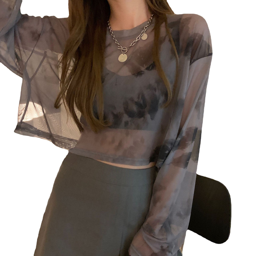 Kvinnors kortärmad sweatshirt i modern batikdesign med vida ärmar och rund halsringning Mirla-Eva Jonsson
