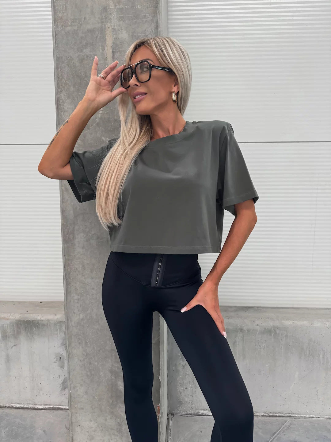 Kvinnors kortärmad t-shirt i iögonfallande leopardmönster-Eva Jonsson