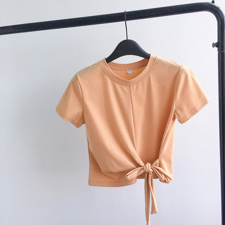 Kvinnors kortärmad t-shirt med sidoknut och avslappnad passform-Eva Jonsson