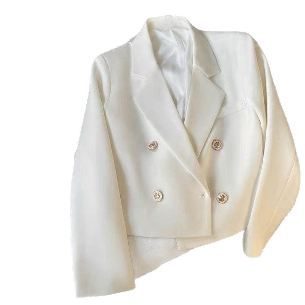 Kvinnors kortklippt blazer med dekorativa knappar Mirla-Eva Jonsson