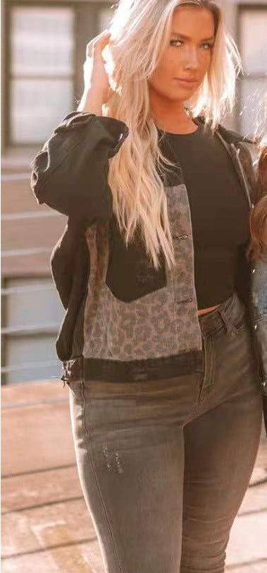 Kvinnors kortklippt denimjacka med leopardmönster Mirla-Eva Jonsson