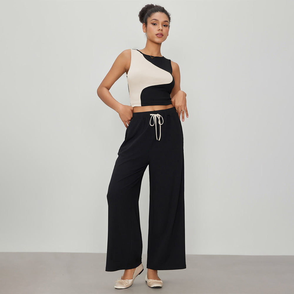Kvinnors kortklippt topp med asymmetrisk design och modiga kontraster Mirla-Eva Jonsson