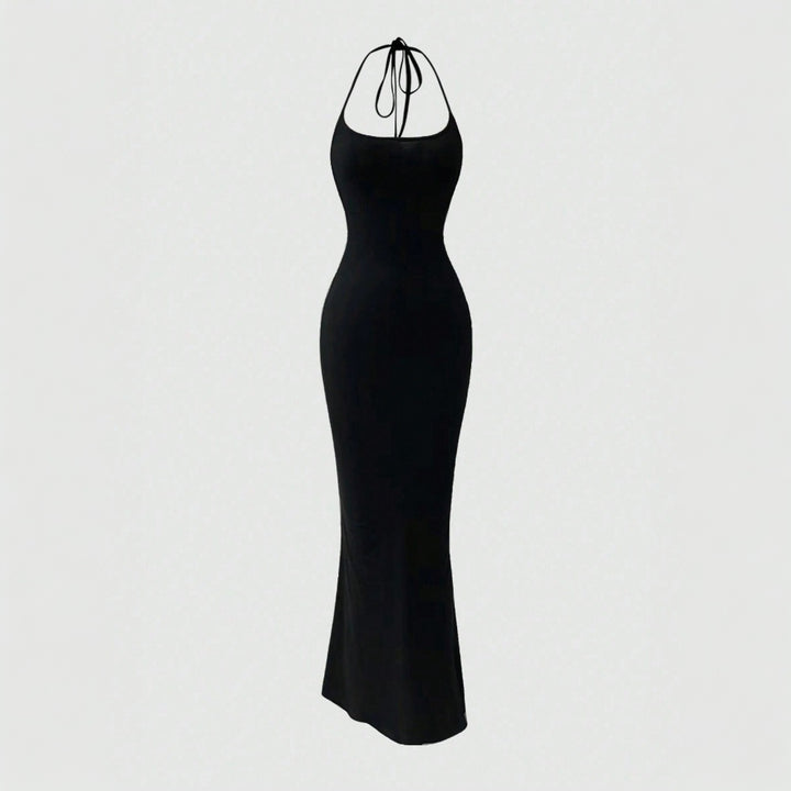 Kvinnors kroppsnära maxi klänning med halterneck-design och smal passform Mirla-Eva Jonsson