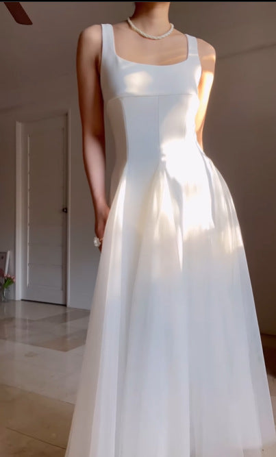 Kvinnors kvällsklänning med stilfull A-linjeformad snitt och elegant chiffonöverdrag Mirla-Eva Jonsson