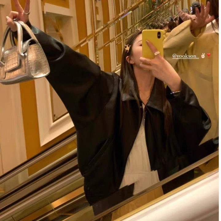 Kvinnors läderjacka i oversized stil med trendiga detaljer Mirla-Eva Jonsson