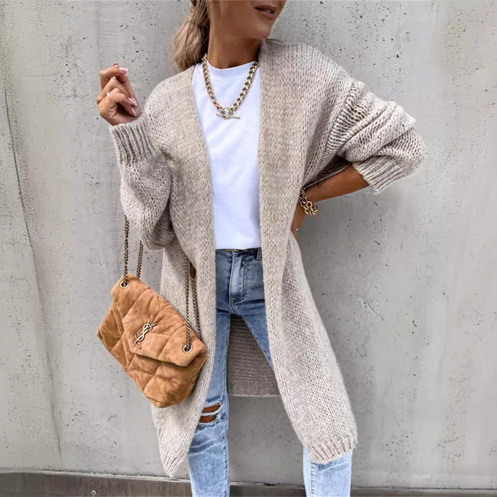 Kvinnors lång cardigan med en avslappnad passform och mjuka texturer Mirla-Eva Jonsson