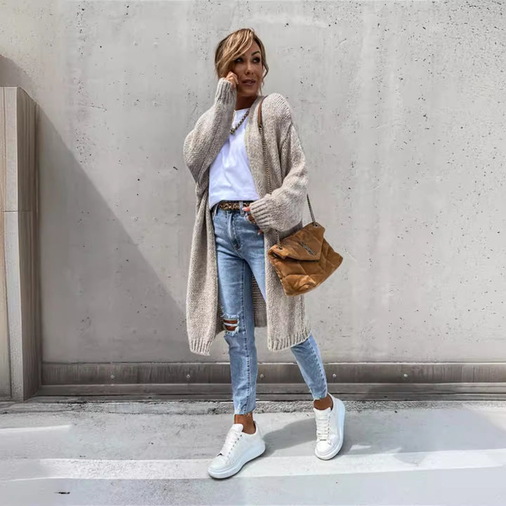 Kvinnors lång cardigan med en avslappnad passform och mjuka texturer Mirla-Eva Jonsson