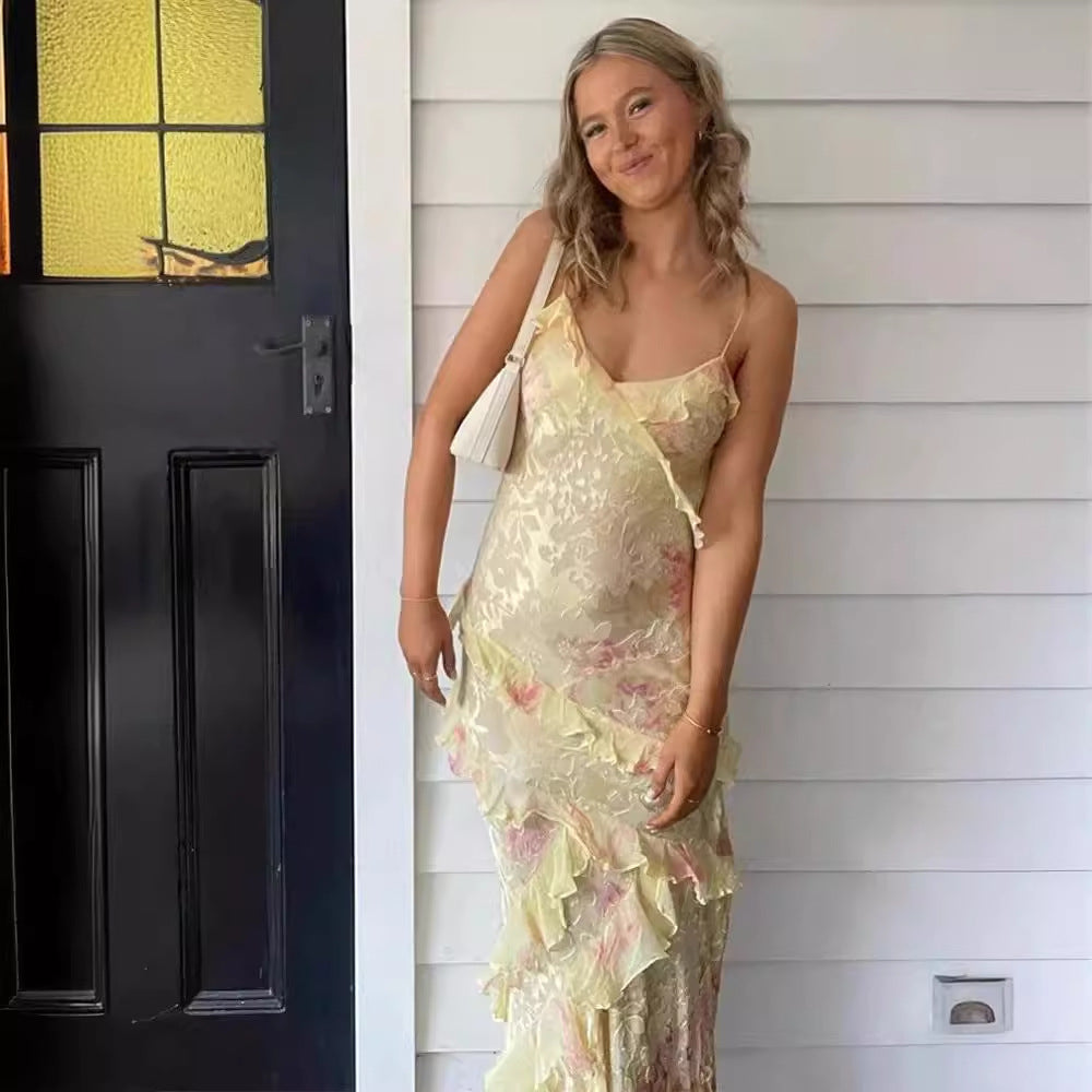 Kvinnors lång maxi-klänning med lekfulla volangdetaljer och blommönster-Eva Jonsson