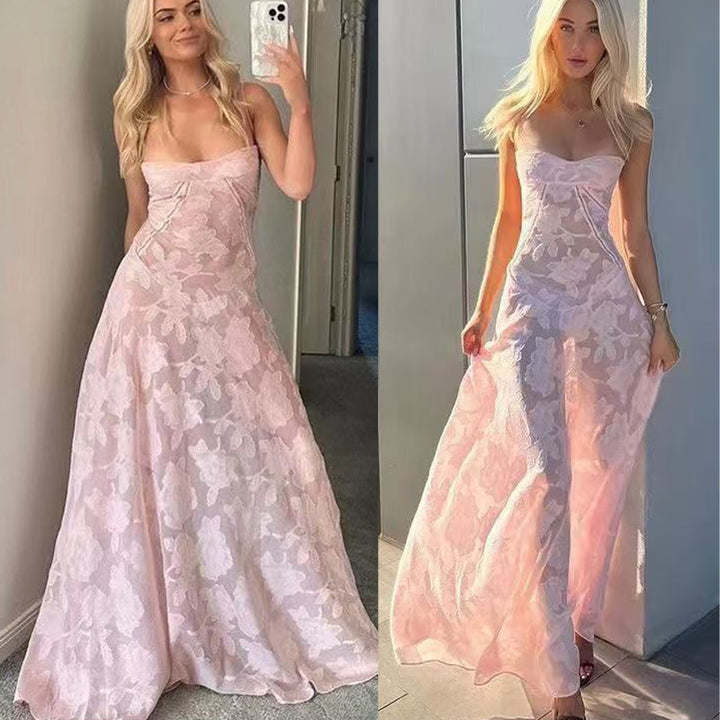 Kvinnors lång spetsklänning med transparent överdel och elegant skärning Mirla-Eva Jonsson
