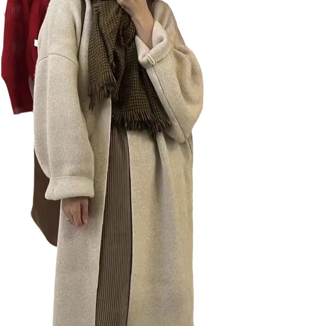 Kvinnors lång stickad kappa med oversized passform och mjukt fleecefoder-Eva Jonsson