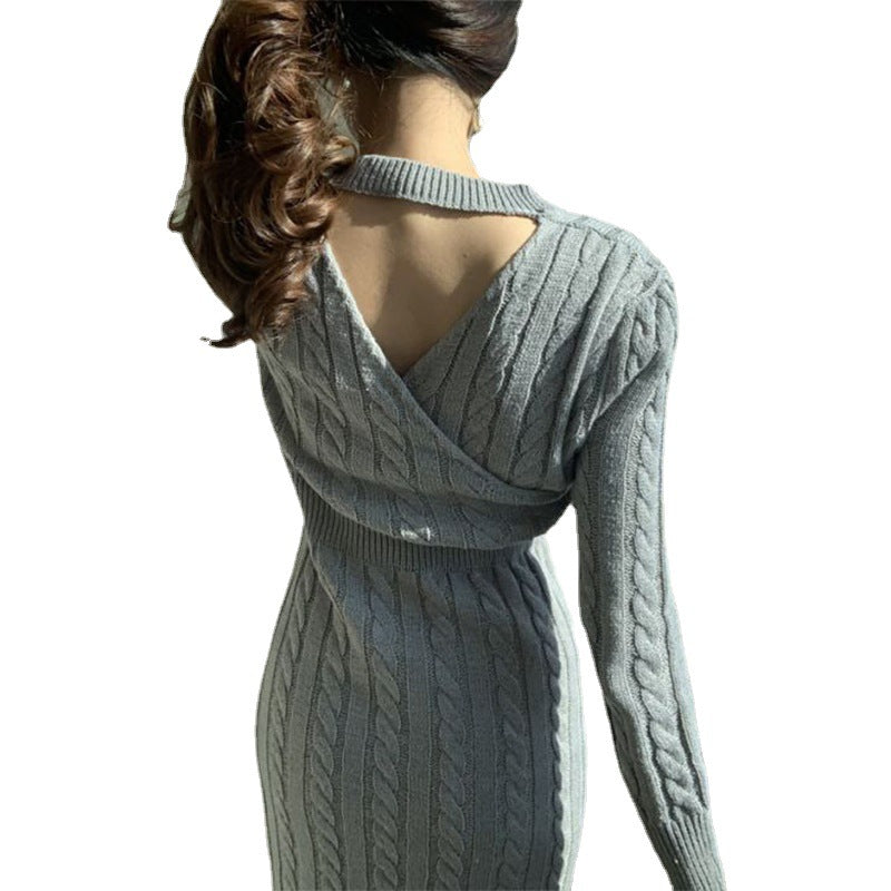 Kvinnors lång stickad klänning med färgglad kabelmönster och hög midjeskärning Mirla-Eva Jonsson