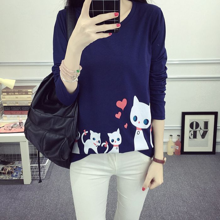 Kvinnors långärmad T-shirt med kreativ kattdesign Mirla-Eva Jonsson