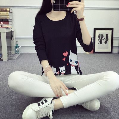 Kvinnors långärmad T-shirt med kreativ kattdesign Mirla-Eva Jonsson