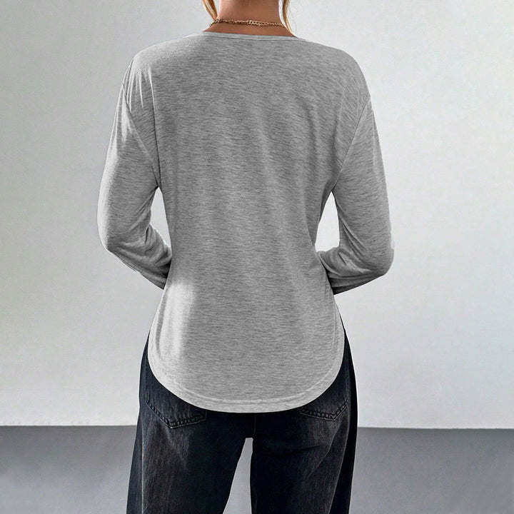 Kvinnors långärmad T-shirt med subtil V-hals och avslappnad passform Mirla-Eva Jonsson