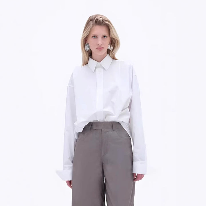 Kvinnors långärmad blus med modern skärning och eleganta detaljer Mirla-Eva Jonsson