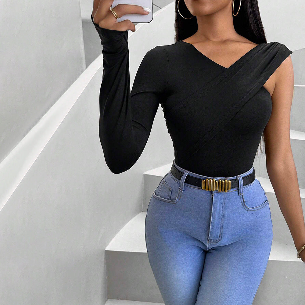 Kvinnors långärmad bodysuit med asymmetrisk skärning och elegant vriddesign Mirla-Eva Jonsson