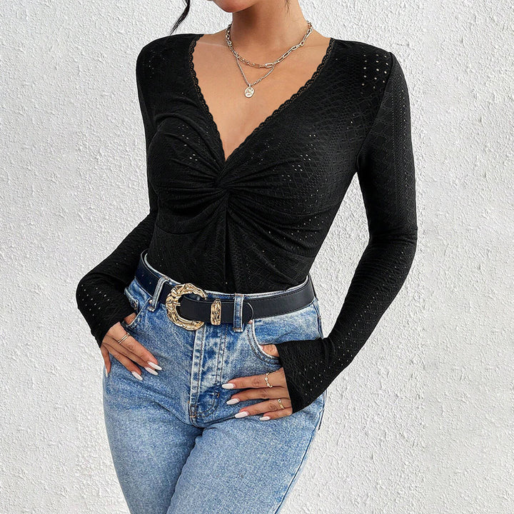 Kvinnors långärmad bodysuit med elegant V-ringning och dekorativ knutdesign Mirla-Eva Jonsson
