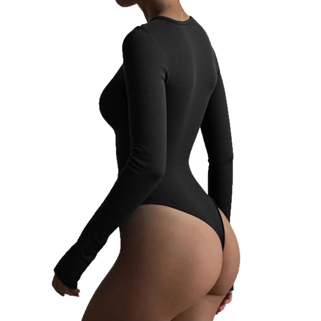 Kvinnors långärmad bodysuit med elegant knappslådesign Mirla-Eva Jonsson