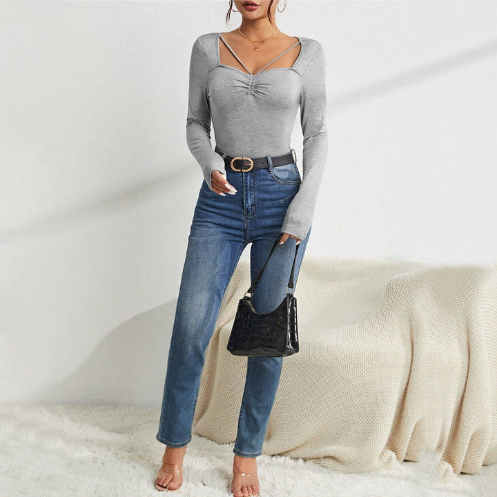 Kvinnors långärmad bodysuit med fashionabel V-hals och raffinerade axeldetaljer Mirla-Eva Jonsson