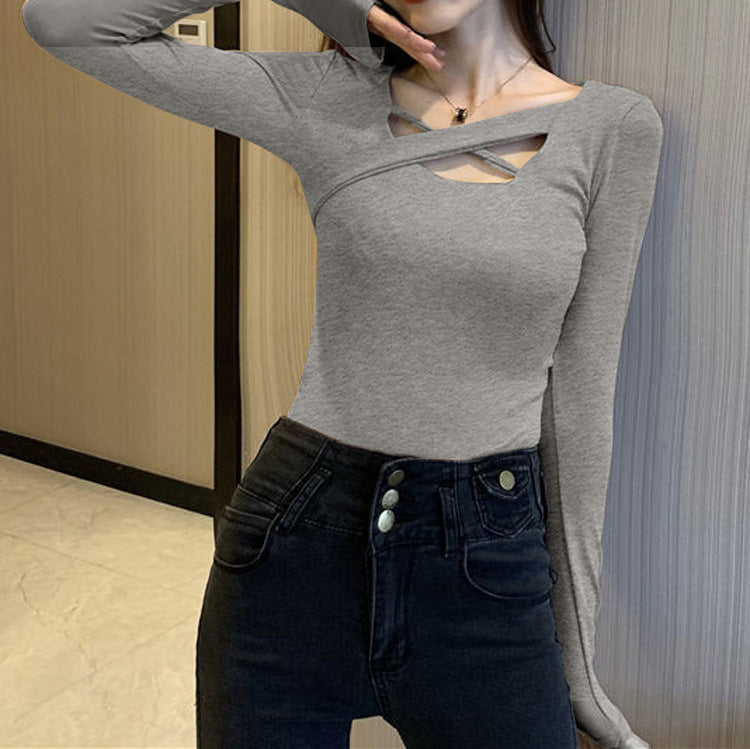Kvinnors långärmad bodysuit med modern korsdesign i halsringningen-Eva Jonsson