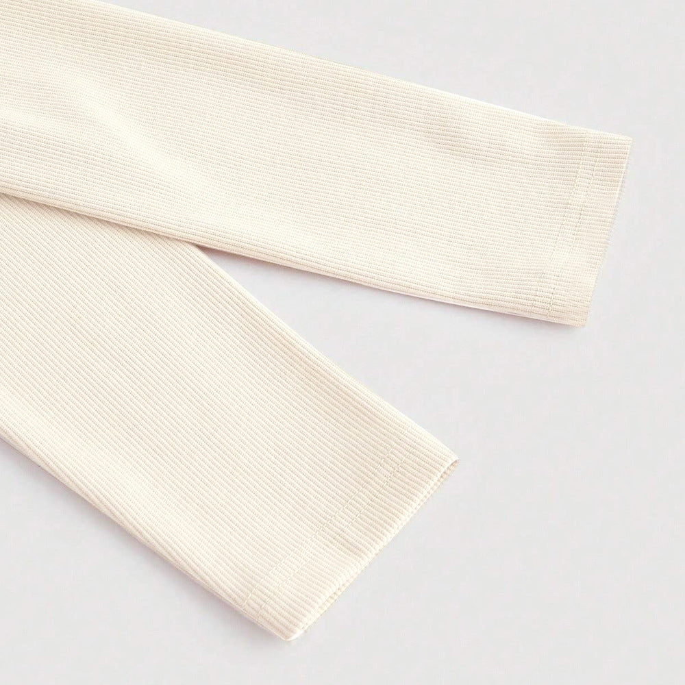 Kvinnors långärmad crop skjorta med asymmetrisk halsringning och fin ribbad textur Mirla-Eva Jonsson