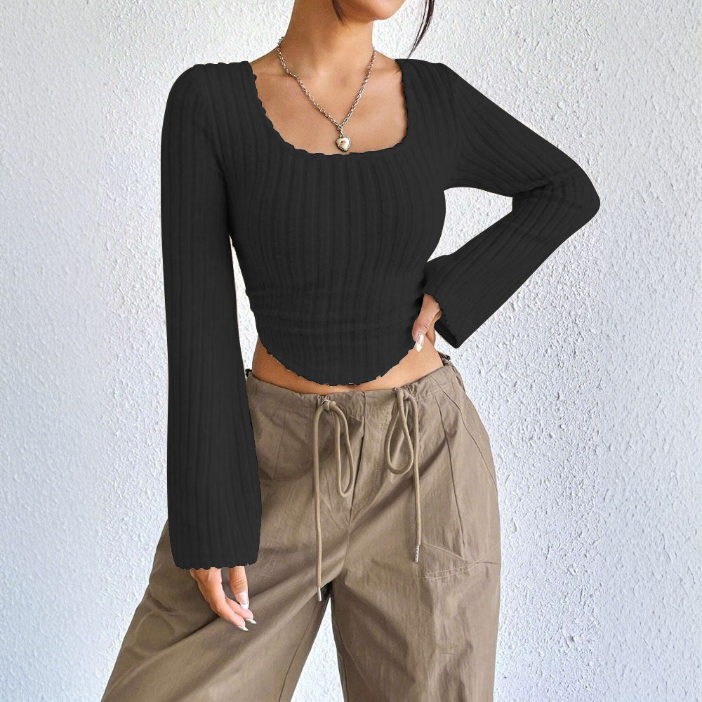 Kvinnors långärmad crop top med dekorativ ribbdesign och rundad fåll Mirla-Eva Jonsson