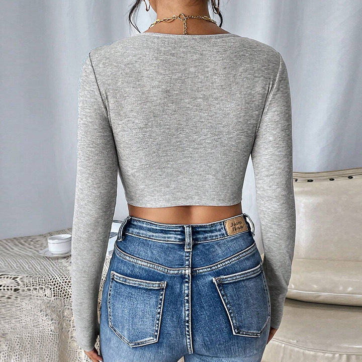 Kvinnors långärmad crop top med elegant fyrkantig halsringning och skräddarsydd passform Mirla-Eva Jonsson