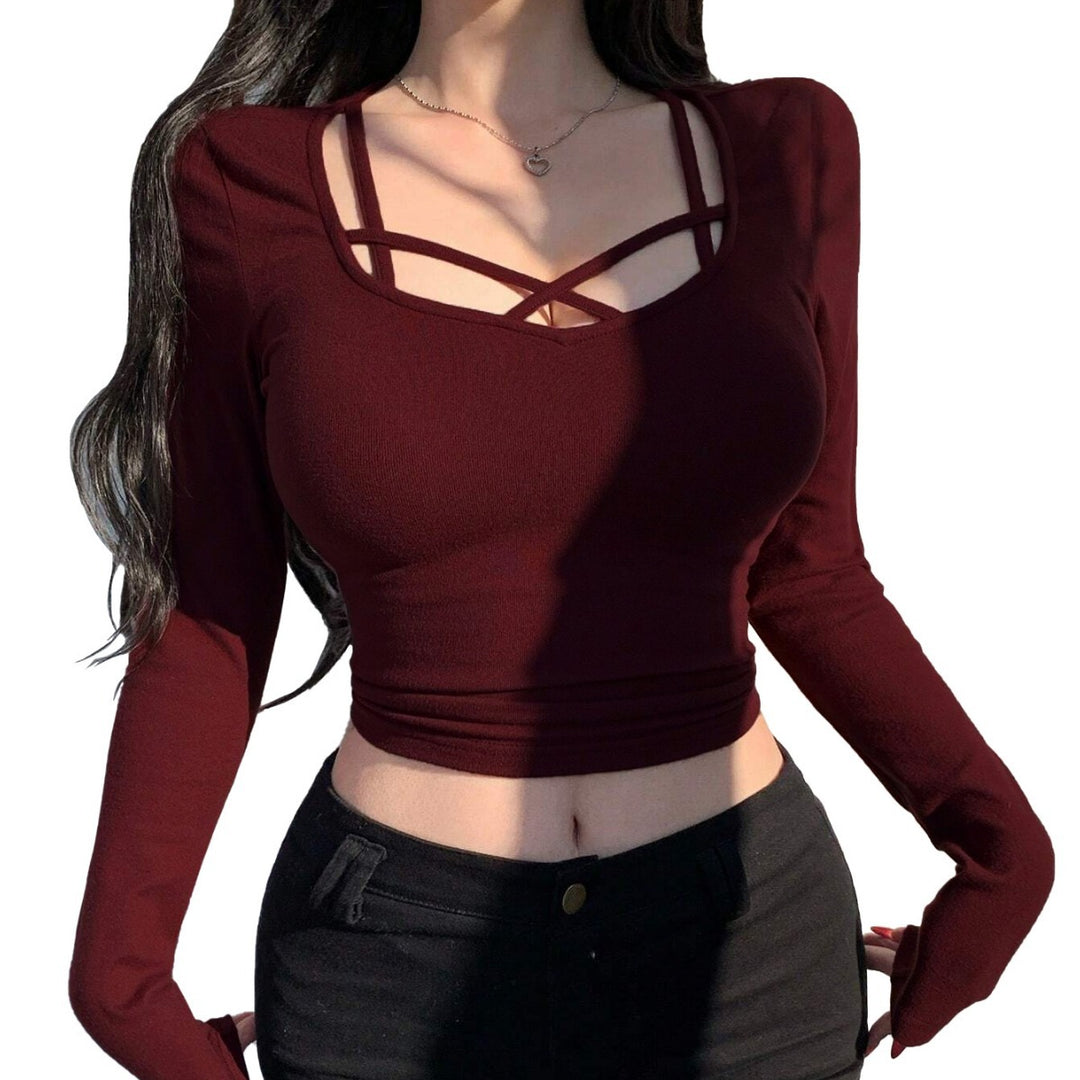 Kvinnors långärmad crop top med elegant skärning och dekorativ knut Mirla-Eva Jonsson
