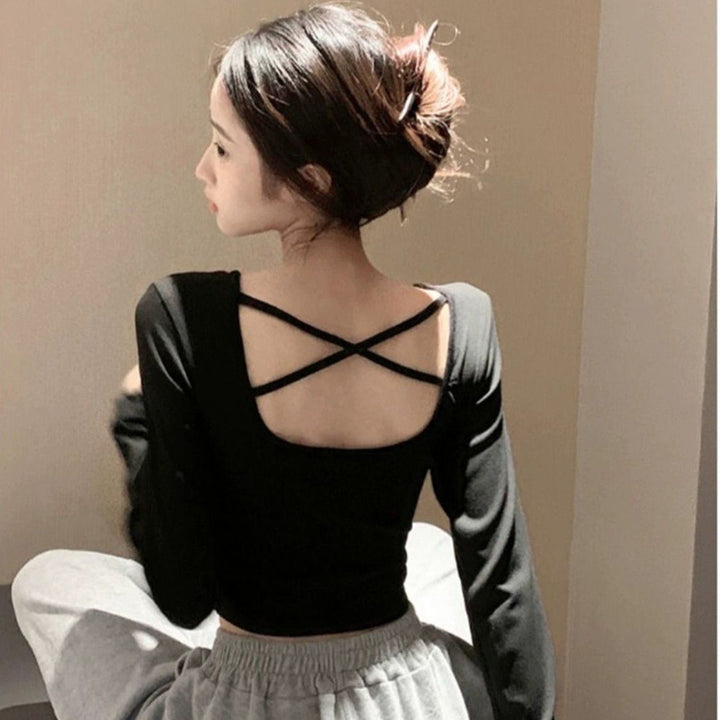 Kvinnors långärmad crop top med krysset rygg och elegant V-hals-Eva Jonsson