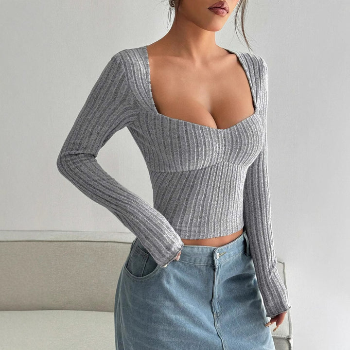 Kvinnors långärmad cropped topp med djup V-hals och ribbad textur Mirla-Eva Jonsson