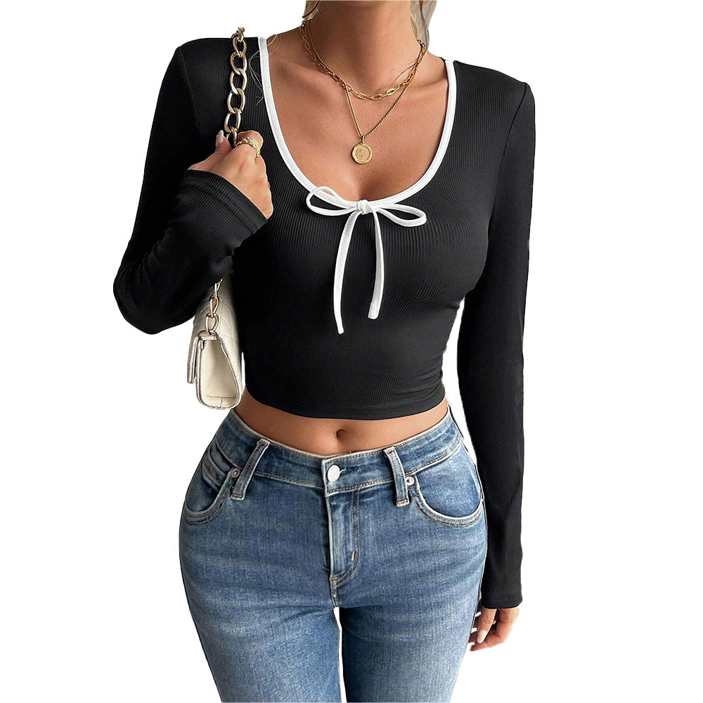 Kvinnors långärmad croptop med dekorativ knut och elegant ribbstruktur Mirla-Eva Jonsson
