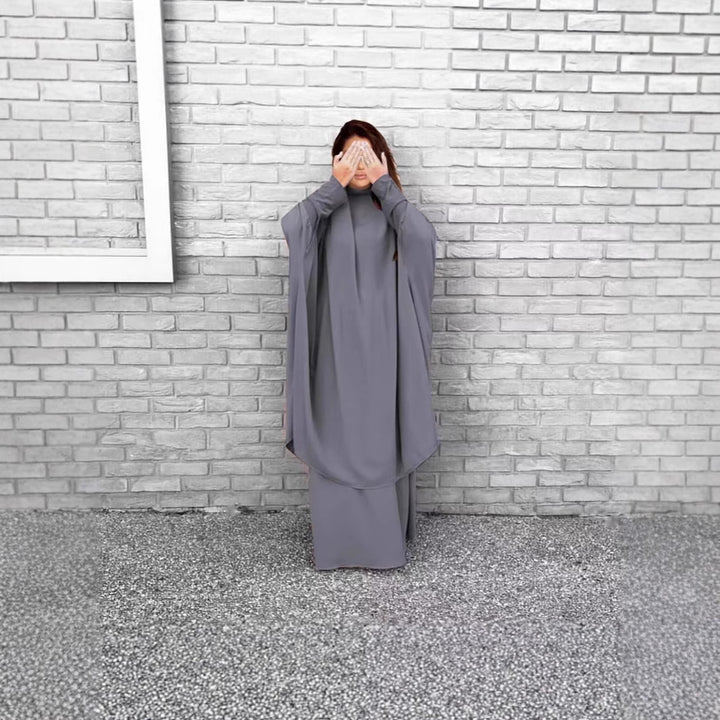 Kvinnors långärmad kaftan med elegant snitt och bred design Mirla-Eva Jonsson