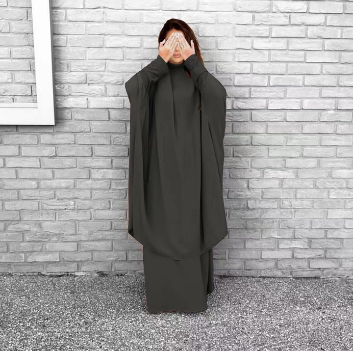 Kvinnors långärmad kaftan med elegant snitt och bred design Mirla-Eva Jonsson
