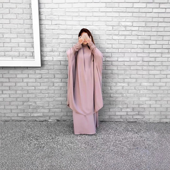 Kvinnors långärmad kaftan med elegant snitt och bred design Mirla-Eva Jonsson