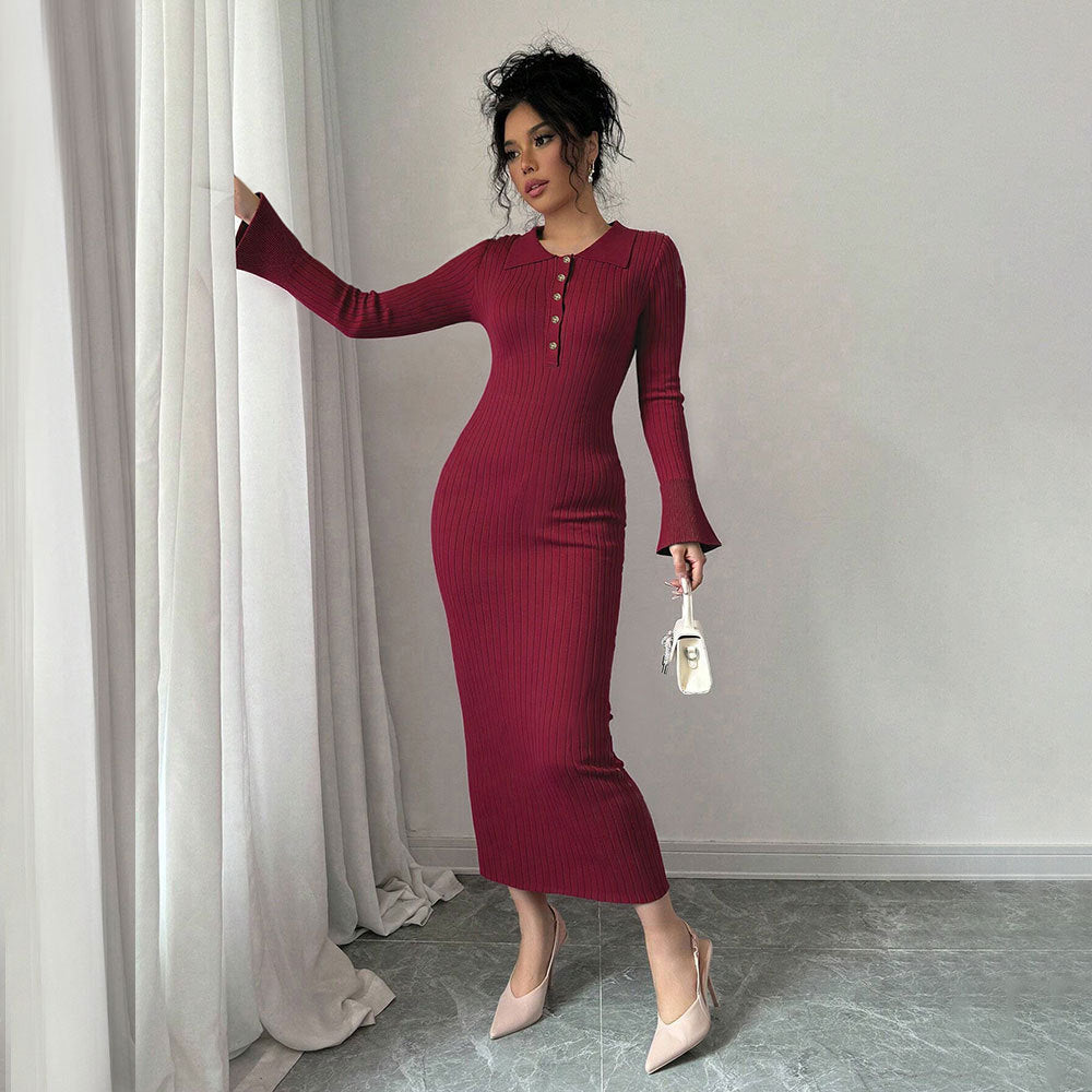 Kvinnors långärmad klänning med figurnära ribbdesign och chic krage Mirla-Eva Jonsson