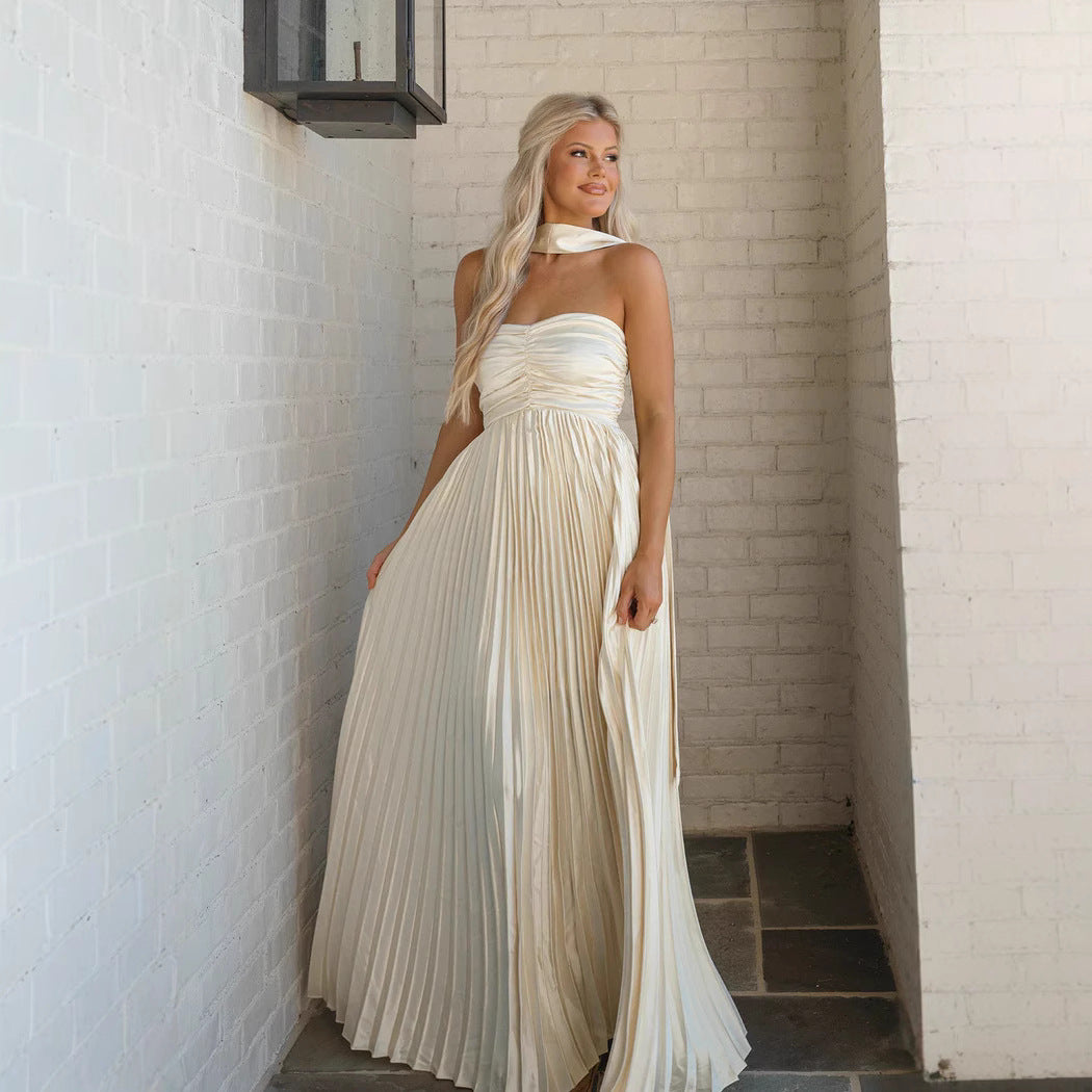 Kvinnors långärmad maxikjol med elegant plisserad kjol och off-shoulder silhuett-Eva Jonsson
