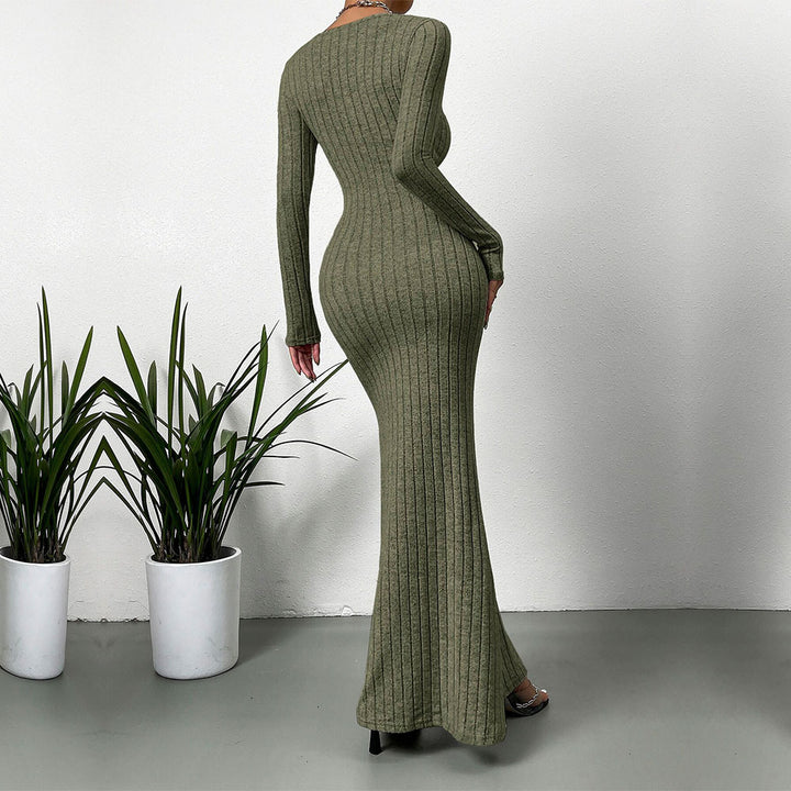 Kvinnors långärmad maxiklänning i elegant ribbdesign Mirla-Eva Jonsson