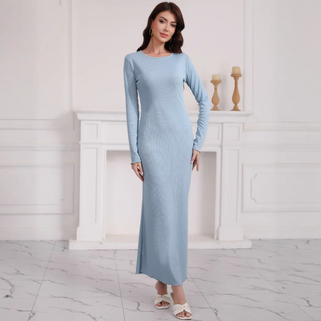 Kvinnors långärmad maxiklänning i högkvalitativ ribbad stickad tyg med elegant slits.-Eva Jonsson