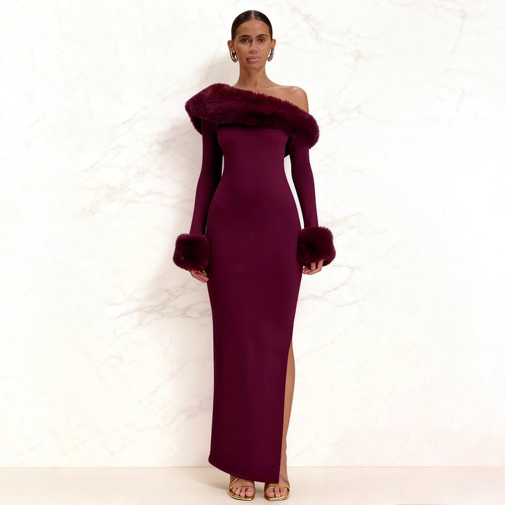 Kvinnors långärmad maxiklänning med off-shoulder-look och eleganta pälsaccenter-Eva Jonsson
