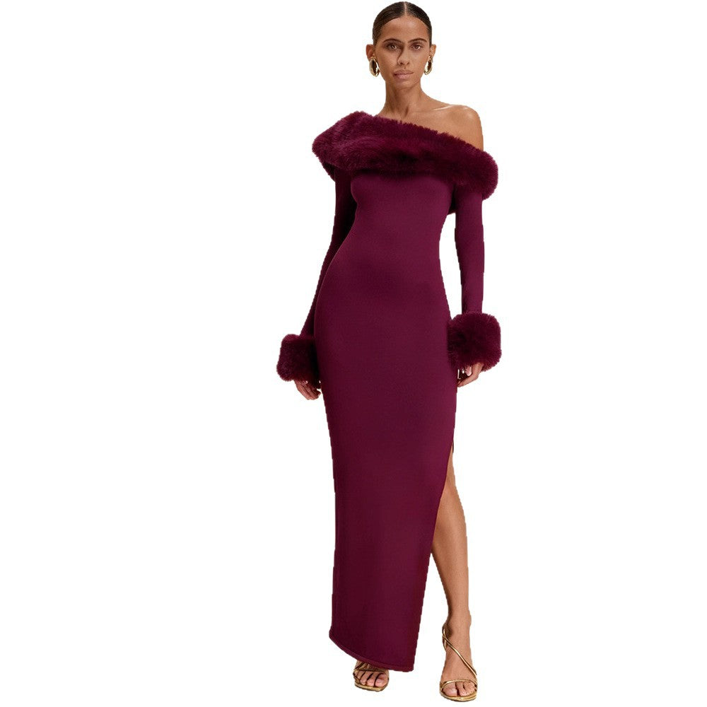 Kvinnors långärmad maxiklänning med off-shoulder-look och eleganta pälsaccenter-Eva Jonsson