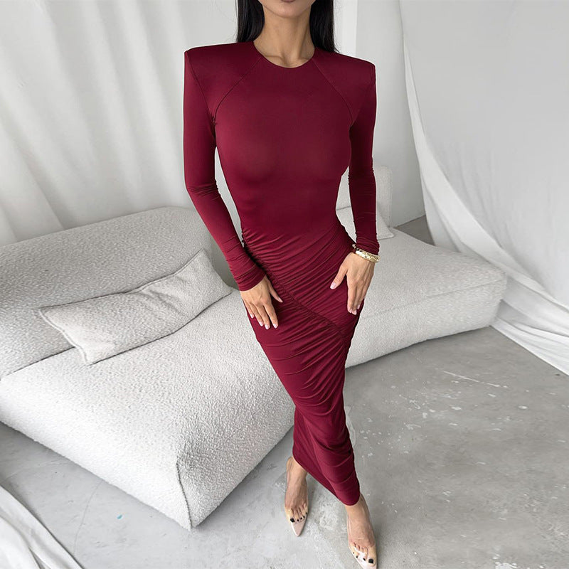 Kvinnors långärmad samlad klänning med elegant skärning och figurskapande detaljer-Eva Jonsson