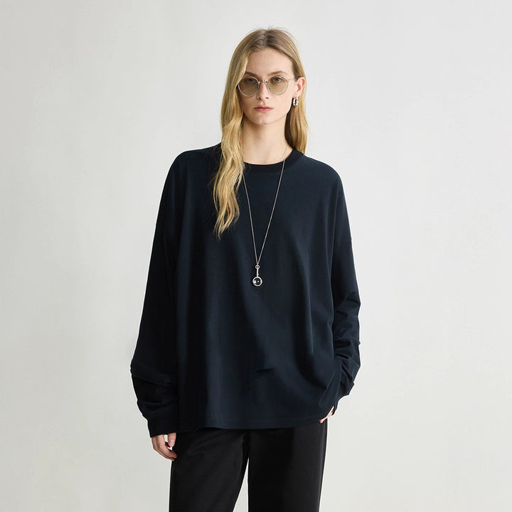 Kvinnors långärmad skjorta i minimalistisk design Mirla-Eva Jonsson