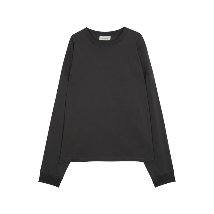 Kvinnors långärmad skjorta i minimalistisk design Mirla-Eva Jonsson